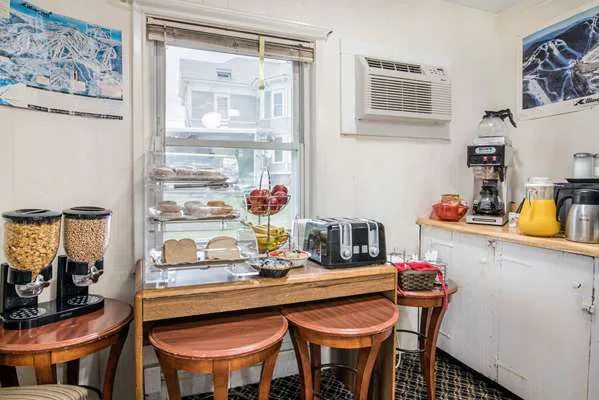 Rodeway Inn 4
