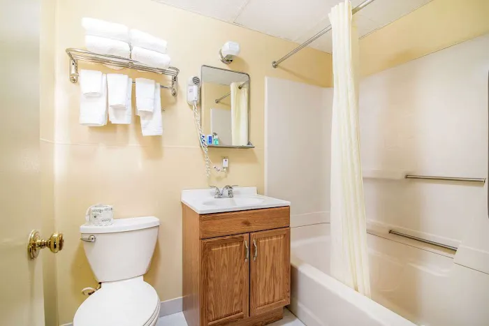 Rodeway Inn 4