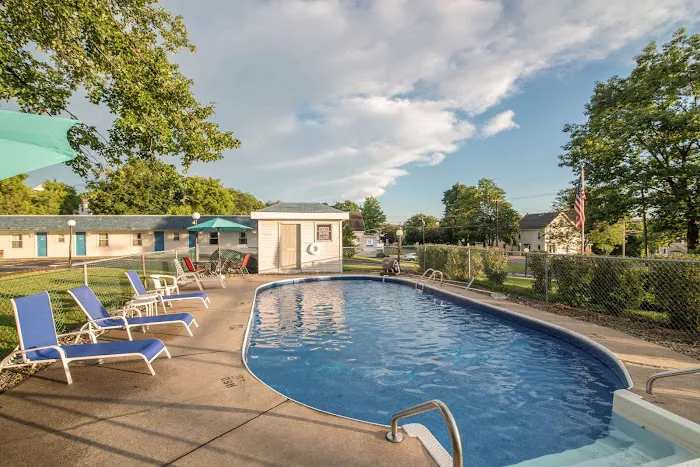 Rodeway Inn 4