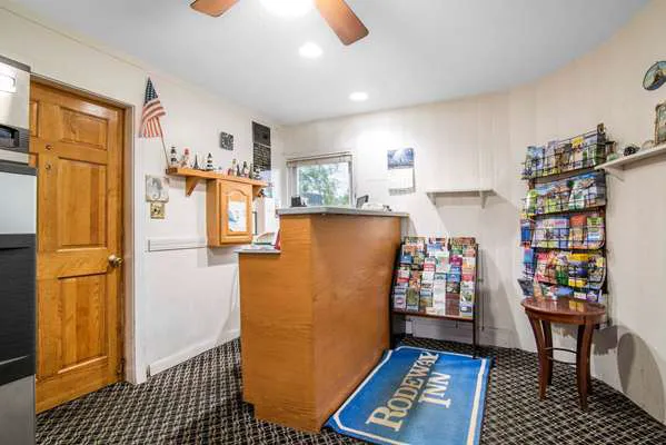Rodeway Inn 4
