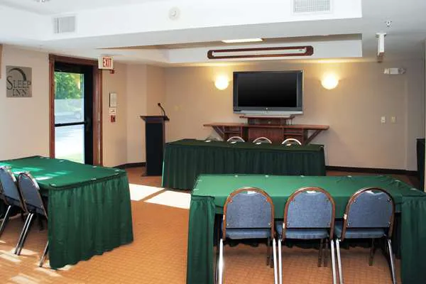 Sleep Inn & Suites Queensbury - Lake George 4