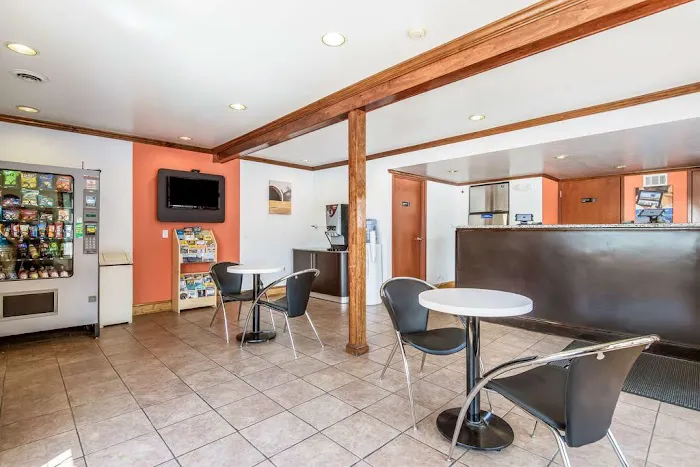 Northway Inn Queensbury - Lake George 4