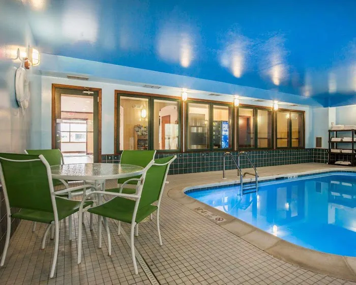 Econo Lodge Glens Falls / Lake George 4