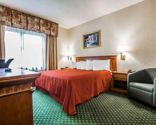 Econo Lodge Glens Falls / Lake George 4