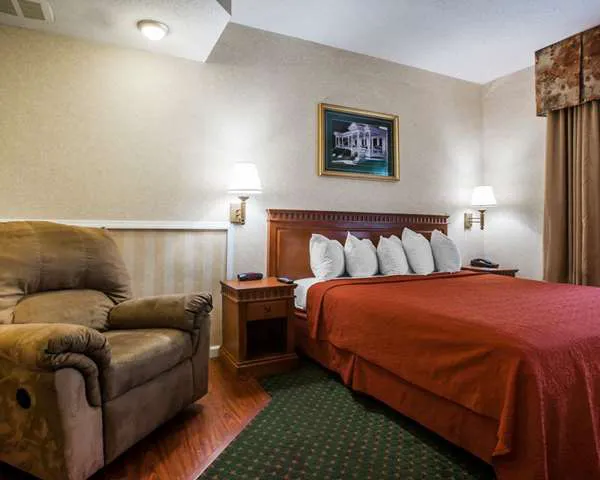Econo Lodge Glens Falls / Lake George 4