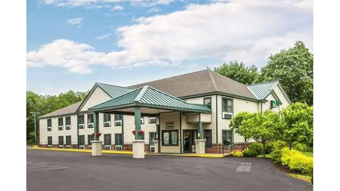 Econo Lodge Glens Falls / Lake George 4