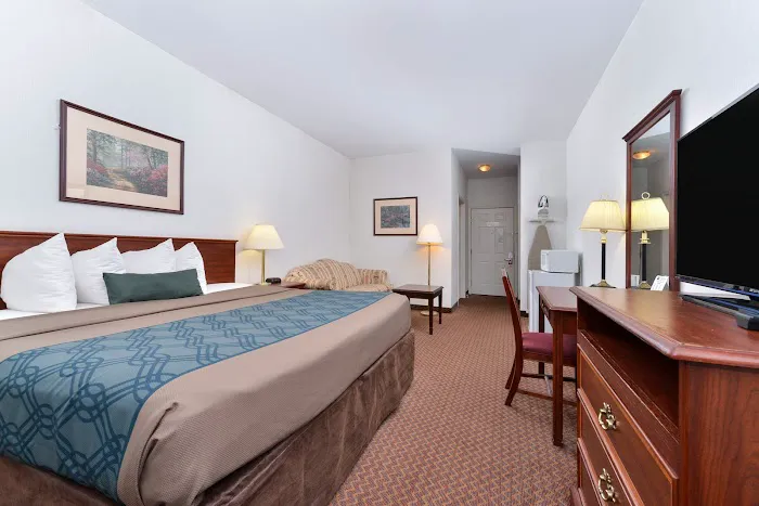 Econo Lodge 4