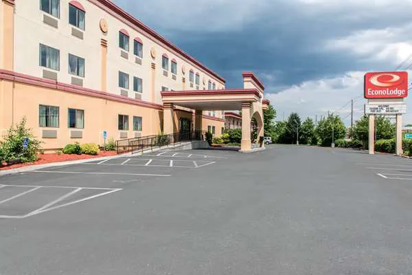 Econo Lodge 4