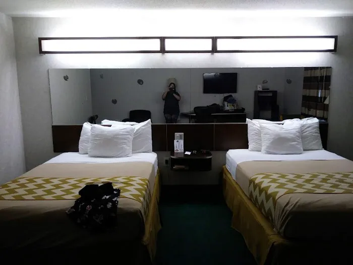 Travelodge by Wyndham Carlisle North 4