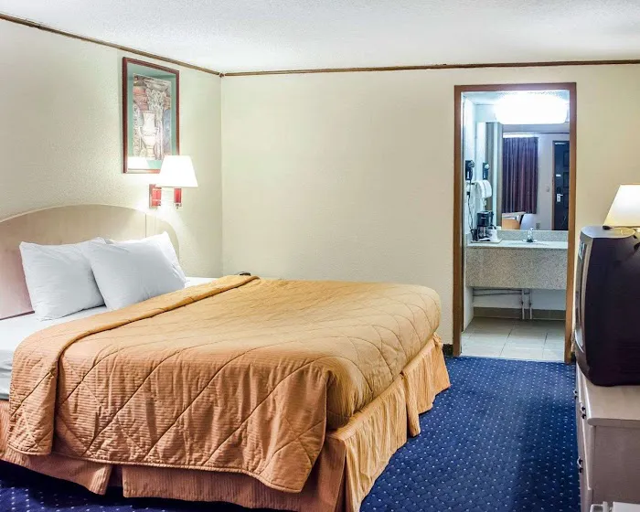 Rodeway Inn 4