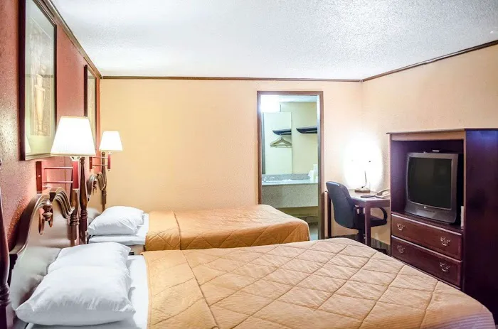 Rodeway Inn 4