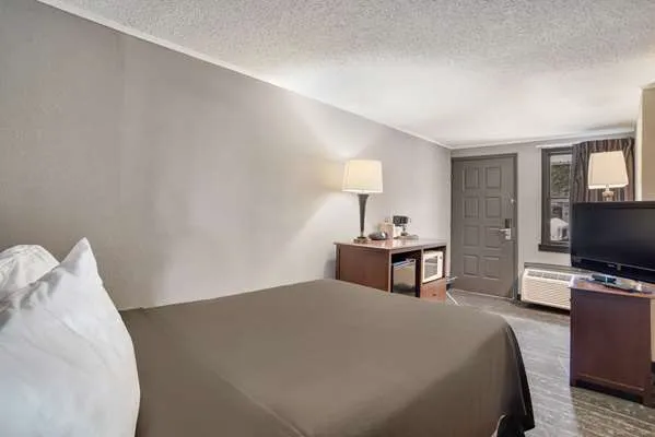 Rodeway Inn 4