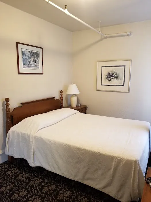 Hotel State College & Co 4