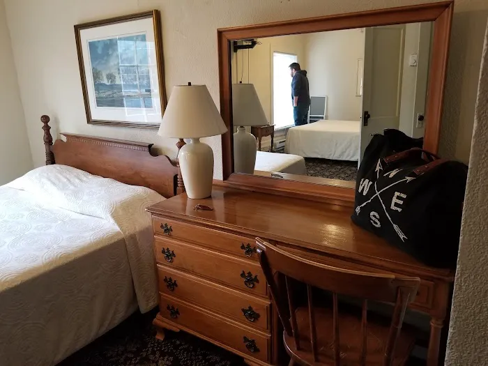 Hotel State College & Co 4