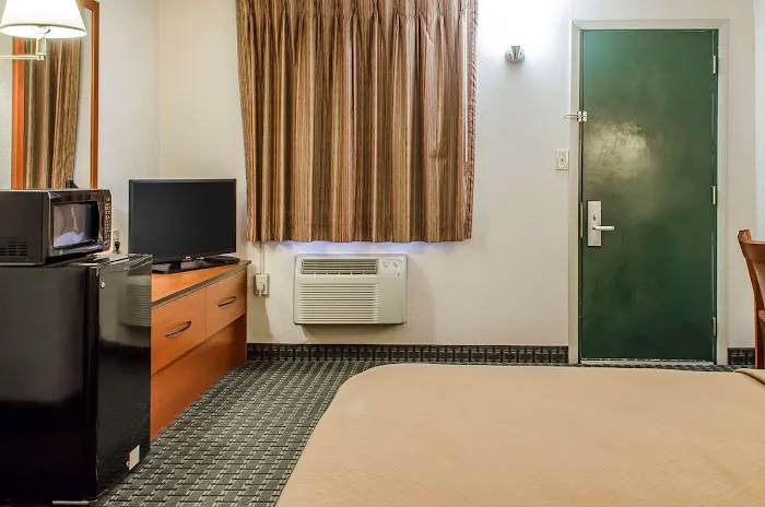 Rodeway Inn State College - near University 4