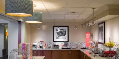 Hampton Inn & Suites State College at Williamsburg Square