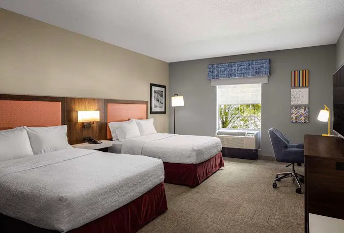 Hampton Inn & Suites State College at Williamsburg Square 4