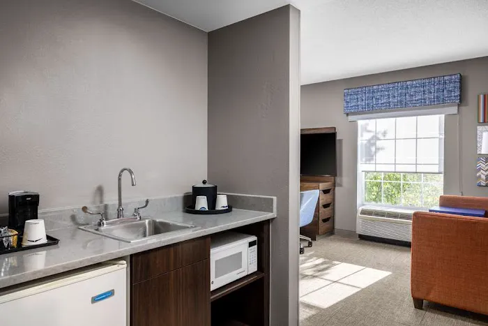 Hampton Inn & Suites State College at Williamsburg Square 4