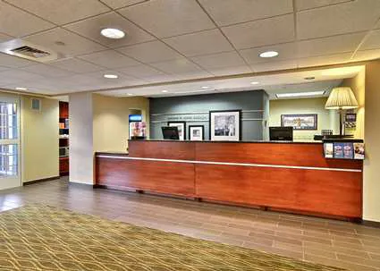 Hampton Inn & Suites State College at Williamsburg Square 4