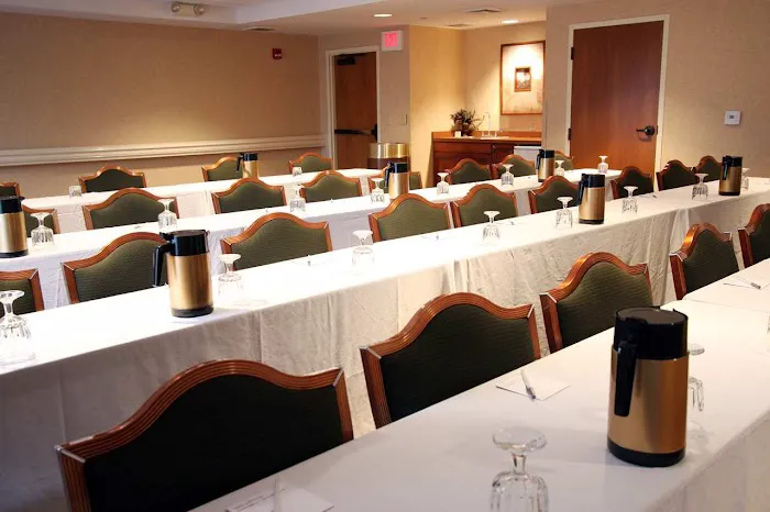 Hampton Inn & Suites State College at Williamsburg Square 4