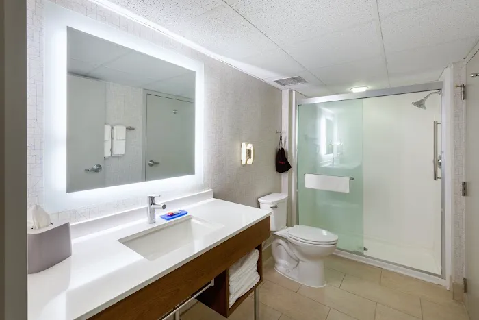 Holiday Inn Express State College @Williamsburg Square by IHG 4