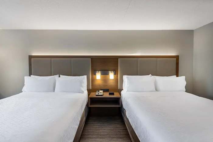 Holiday Inn Express State College @Williamsburg Square by IHG 4