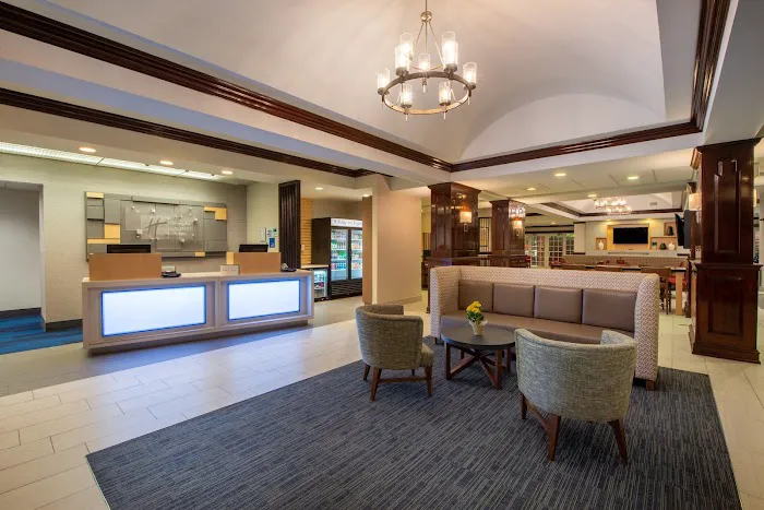 Holiday Inn Express State College @Williamsburg Square by IHG 4