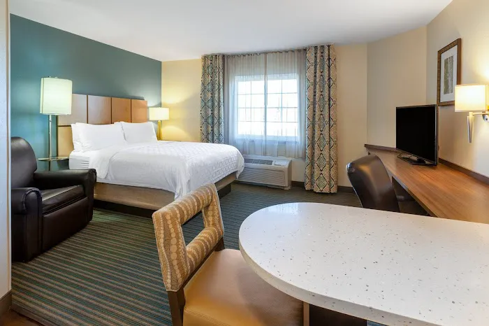 Candlewood Suites West Springfield by IHG 4