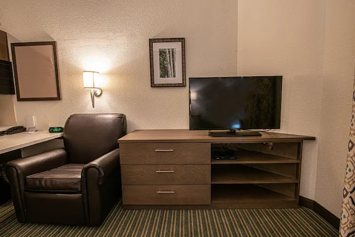 Candlewood Suites West Springfield by IHG 4
