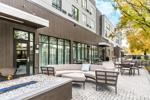 Courtyard West Springfield 4