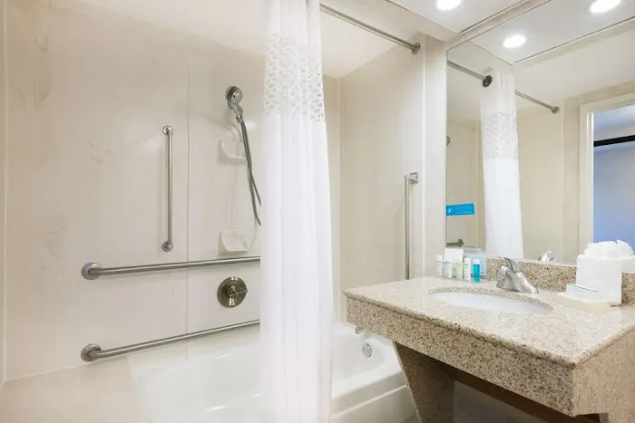 Hampton Inn West Springfield 4