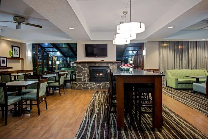 Hampton Inn West Springfield 4