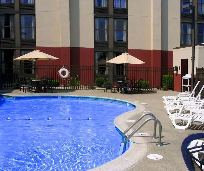Hampton Inn West Springfield 4