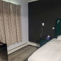 Village Motel ico