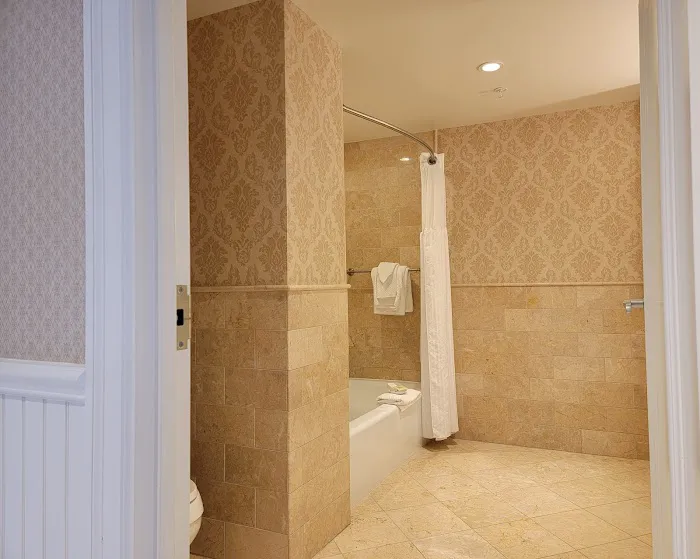 Madison Beach Hotel, Curio Collection by Hilton 5