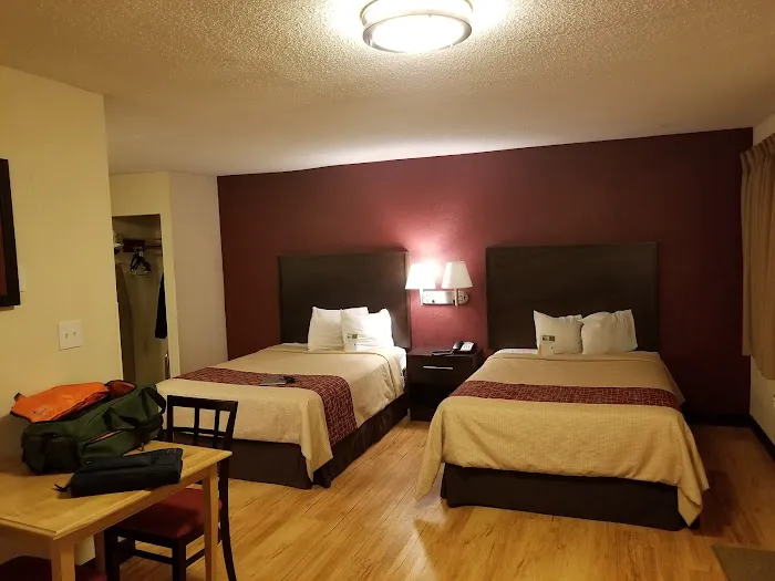 Red Roof PLUS+ & Suites Guilford 4