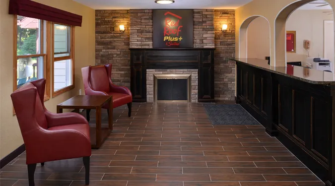 Red Roof PLUS+ & Suites Guilford 4