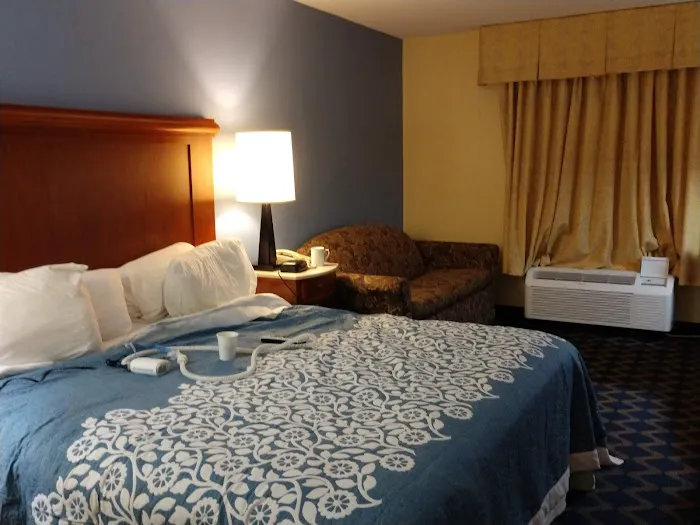 Days Inn by Wyndham Niantic Near Casinos 5
