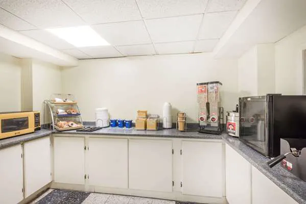 Days Inn by Wyndham Niantic Near Casinos 5
