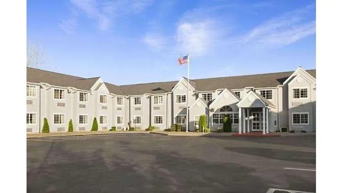 Microtel Inn by Wyndham Albany Airport 4