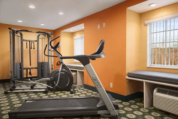 Microtel Inn by Wyndham Albany Airport 4