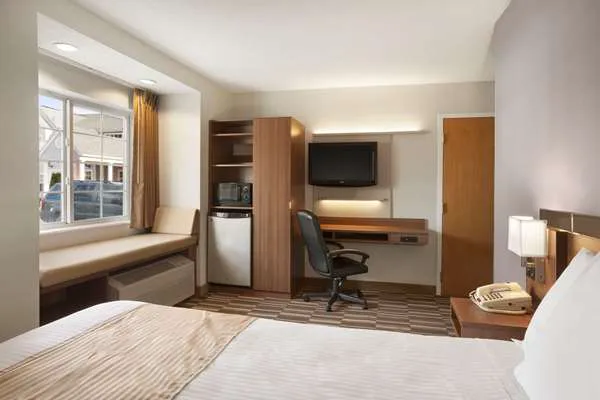 Microtel Inn by Wyndham Albany Airport 4