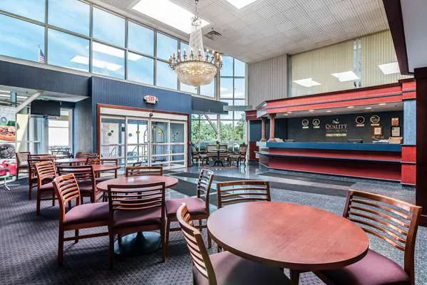 Quality Inn & Suites Albany Airport 4