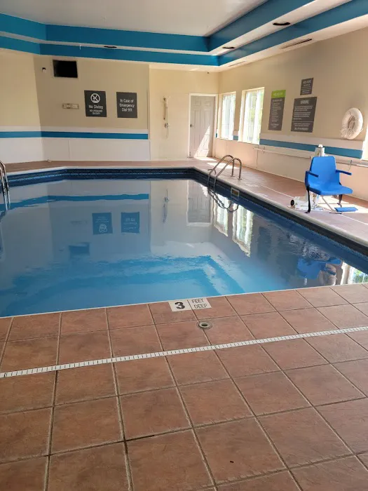 La Quinta Inn & Suites by Wyndham Latham Albany Airport 4