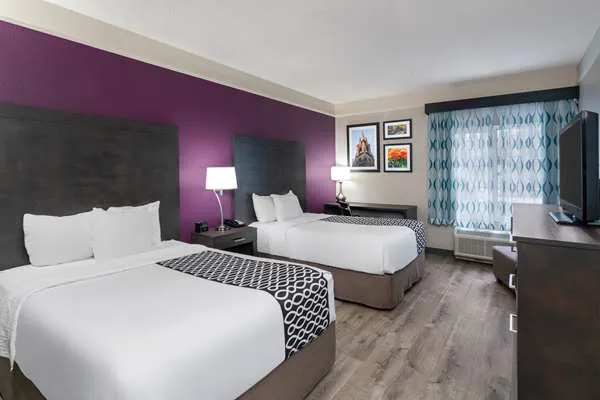 La Quinta Inn & Suites by Wyndham Latham Albany Airport 4