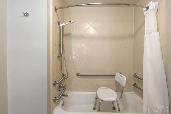 La Quinta Inn & Suites by Wyndham Latham Albany Airport 4