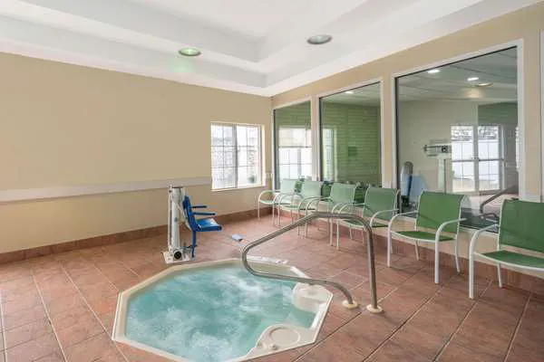 La Quinta Inn & Suites by Wyndham Latham Albany Airport 4