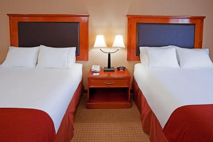 Holiday Inn Express & Suites Albany Airport Area - Latham by IHG 4