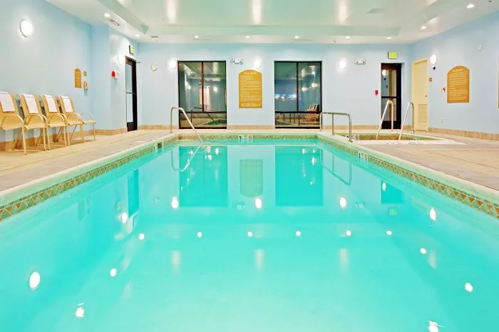 Holiday Inn Express & Suites Albany Airport Area - Latham by IHG 4