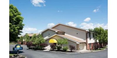 Days Inn by Wyndham Greenfield